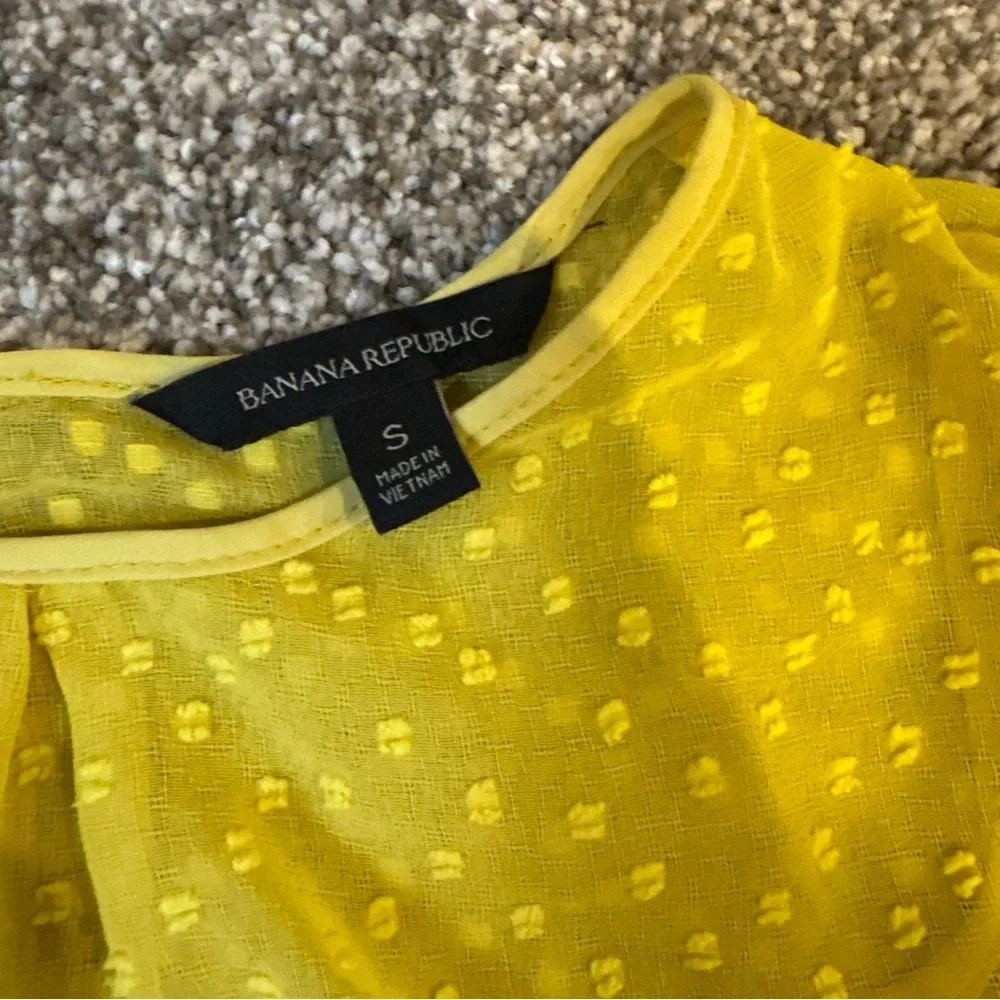 Banana Republic Sheer Swiss Dot Blouse Bright Mustard Yellow Women’s Small - Picture 11 of 12